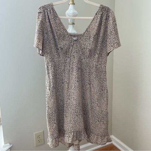 Abercrombie and Fitch Cheetah Print Flutter Sleeve Ruffle Hem Mini Dress Size L - Picture 1 of 10